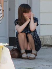 ロングスカートエロ画像129枚！素人たちのパンチラを逆さとしゃがみの隠し撮り！