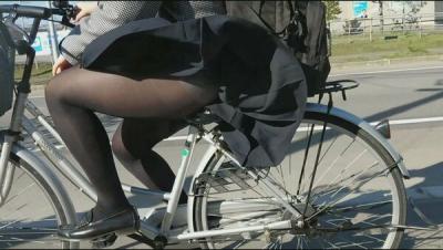 JKパンストエロ画像266枚！黒タイツや黒ストを履いてる制服女子の街撮りが抜ける！のサムネイル画像