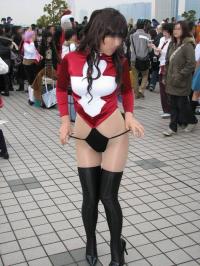 食い込み過ぎ…マンスジまで見えちゃいそうなコスプエロ画像！