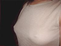 透けブラ時々スケ乳首ｗｗ最近の人妻は明らかに誘っている件！！