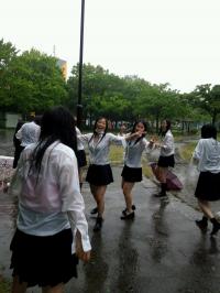 夏に近づき薄着になって透け透け状態のJK画像集めてみ～たｗｗｗ