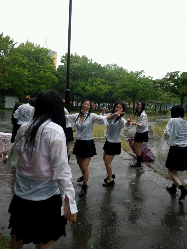 夏に近づき薄着になって透け透け状態のJK画像集めてみ～たｗｗｗのサムネイル