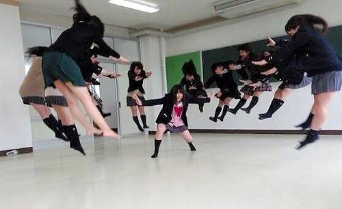 JKが複数集まればだいたいこんなエロい感じの画像撮っちゃうんだろうなぁｗｗｗのサムネイル