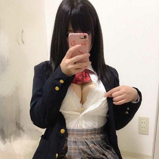 JKの自撮りエロ画像120枚 裸・制服・水着のエロ女子高生の自撮りが流出中のサムネイル
