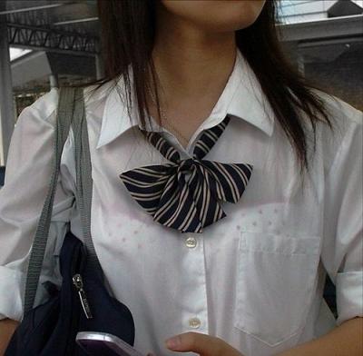 夏は間近！そろそろカラフルなJKの透けブラが堪能出来るぞ～のサムネイル画像