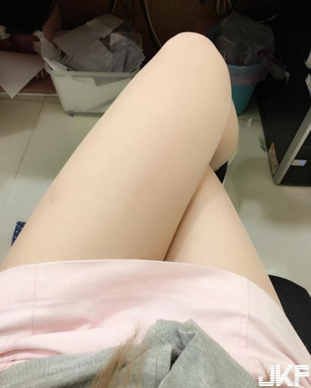 最近台湾で歯科助手のスカートが短ずぎてパンチラ見たさに通う人続出中！？のサムネイル
