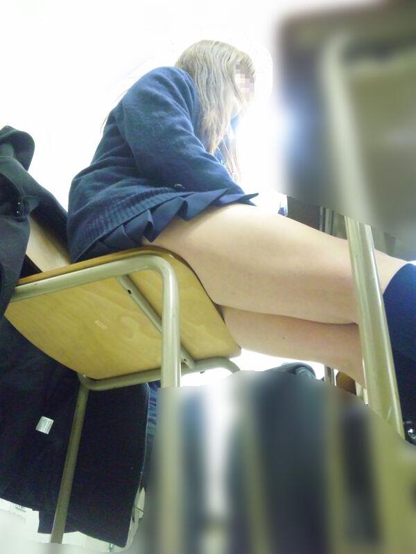 校内盗撮エロ画像68枚！同級生にパンチラ・着替えを隠し撮りされてるJK毎日更新のサムネイル