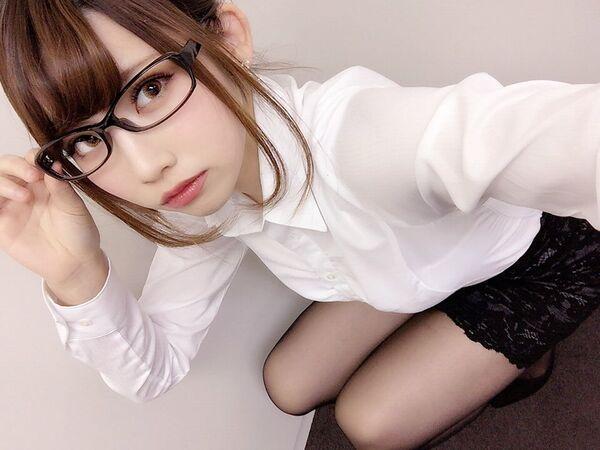 メガネコスプレエロ画像82枚！知的な雰囲気をまとう美女の過激でハイクオリティなコスプレまとめのサムネイル
