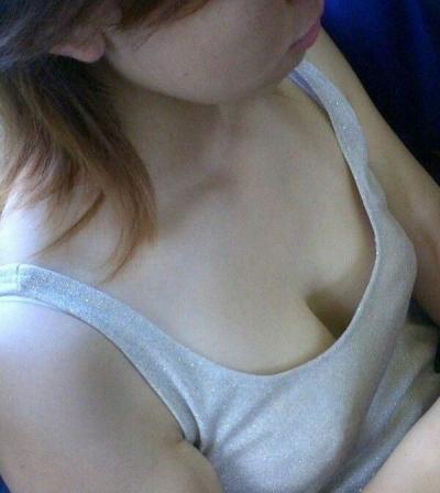 ポロリ必須！！巨乳オンリーの着エロ画像！！のサムネイル画像