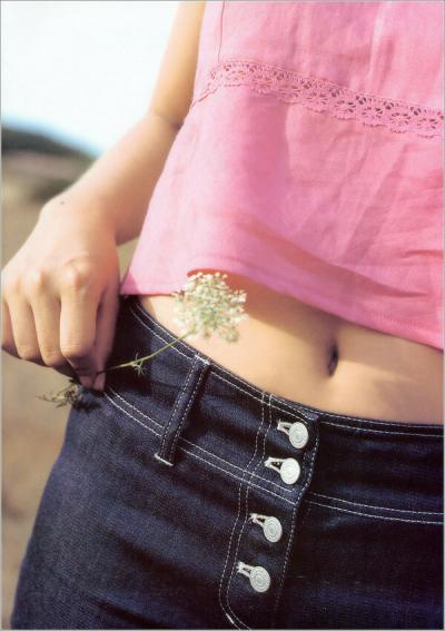 【マニア向け】思わず触りたくなるへそ出し画像！！のサムネイル画像