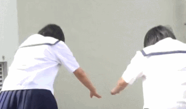 逆立ちポロリエロ画像40枚！おっぱいポロリをはじめパンチラやノーパン全開で挑戦ｗｗｗのサムネイル画像