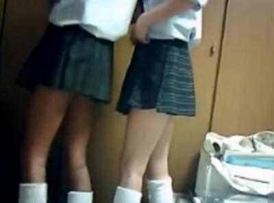 生意気な今どきギャル校生がノーパンになったと思いきや…のサムネイル画像