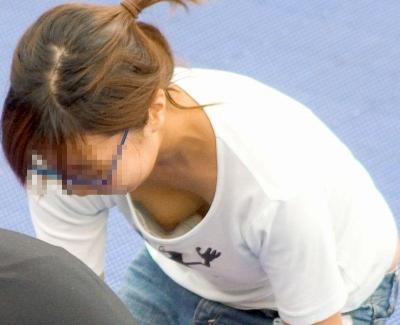 街角盗撮　胸チラ編のサムネイル画像