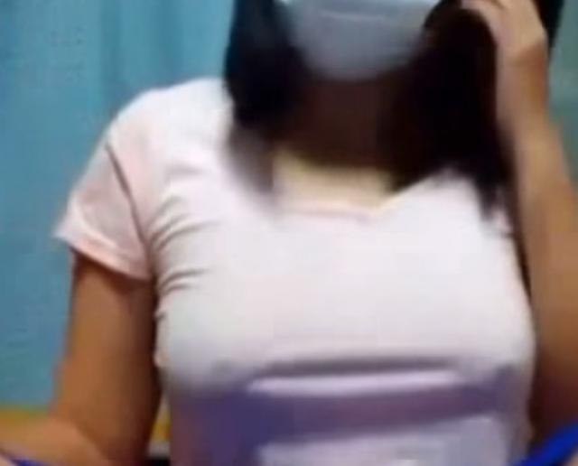 お風呂あがりの巨乳JKがノーブラTシャツで乳首浮きまくりｗｗのサムネイル