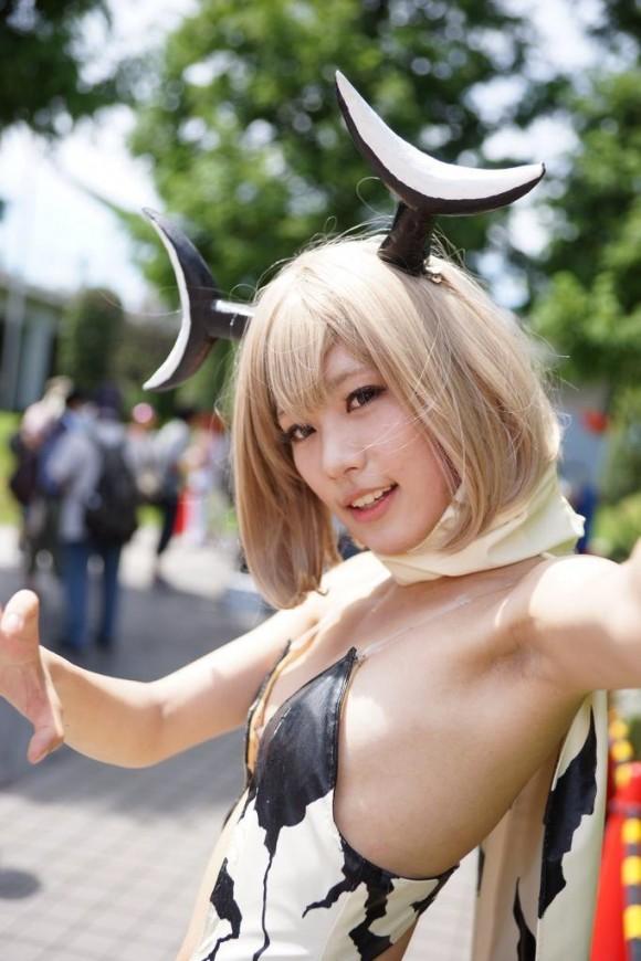 C86にエレキングコスプレで登場したひなたちゃんがエロカワｗｗのサムネイル