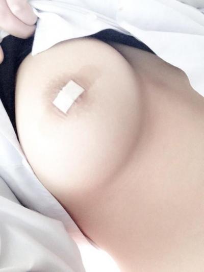 18歳の女子校生が未成年とは思えないふっくらオッパイをツイート！！のサムネイル画像