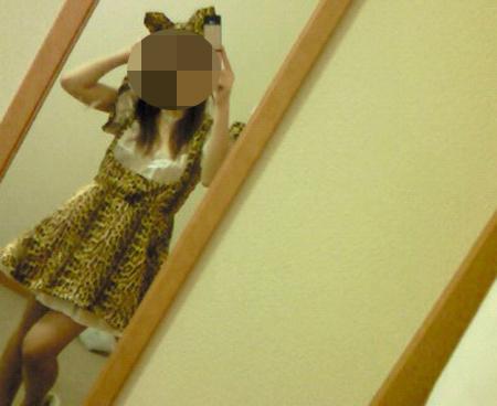 自部屋での自撮り写真が生活感丸出し過ぎる件ｗｗのサムネイル