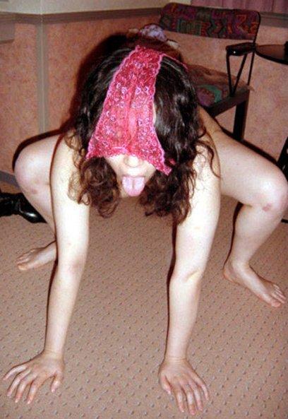 下着を頭に被って変態仮面になりきるビッチ女達ｗｗのサムネイル