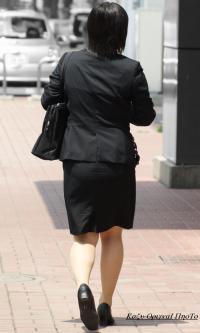 就職氷河期にリクルートスーツで頑張る就活女子の生足がエロいｗｗ