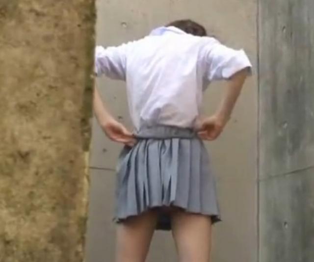 校舎の裏でこっそり柔道着に着替える女子校生を盗み撮り！！のサムネイル
