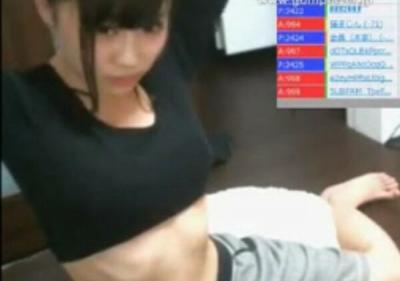 ライブチャット腹筋美女エロ画像9枚！お腹割れまくりの美女が谷間をちらつかせながら生筋トレ！！のサムネイル画像