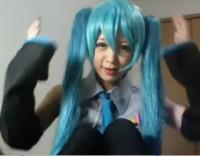 生チャットで話題のにゃるニャル子さんが初音ミクコスプレで登場！！