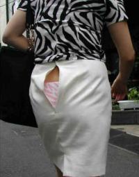 チャック開きっぱなしで街をうろつく女性を隠し撮り！！