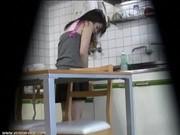 朝飯前の軽いオナニーを台所で済ませる淫乱人妻！！のサムネイル