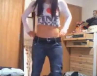 ニコ生女神エロ画像9枚！メガネ生主が腰パン姿で美しいコマネチラインを披露！！のサムネイル画像