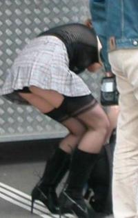 服の上からでもむっちり感が伝わってるナイスヒップ！！