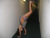 逆立ち画像に興奮するっていうマニアックな変態さん集合！！