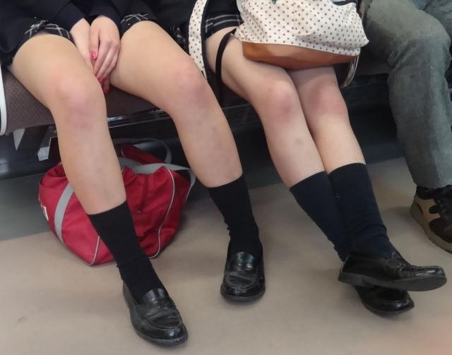 むっちり太め！！筋肉質な女子校生の太ももを舐め回したいｗｗのサムネイル