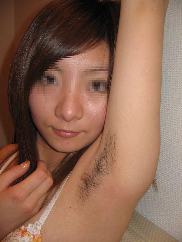 珍エロ画像！！ワキ毛未処理の女性にソソられる奴集合ｗｗのサムネイル