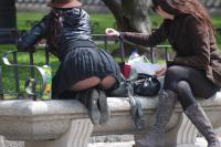 パンスト越しにでも見えちゃう欧米パンチラ！！