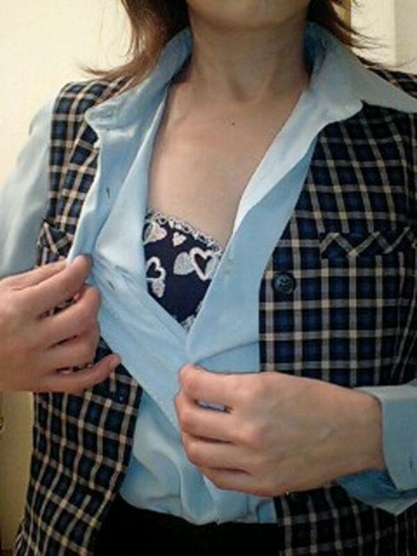 ヤクルトレディエロ画像96枚！配達お姉さんのパンチラや隠し撮り、さらに制服着たままの着衣ハメ撮りまとめのサムネイル