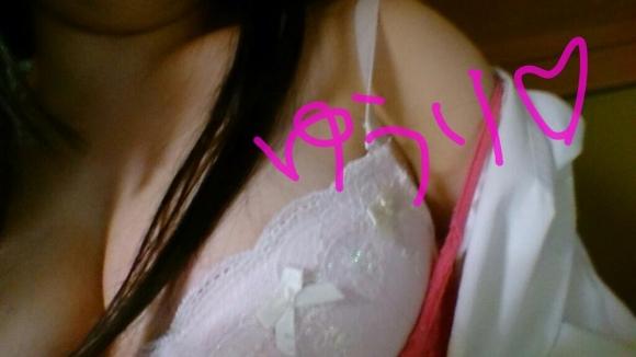 Eカップでデカ乳輪のゆうりちゃんがタレチチを自撮りで公開！！のサムネイル