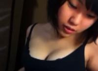 巨乳童顔の学生さんがタンクトップのお色気放送！！