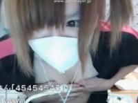 貧乳ギャルが乳を寄せまくって無理やり谷間を作ってるｗｗ