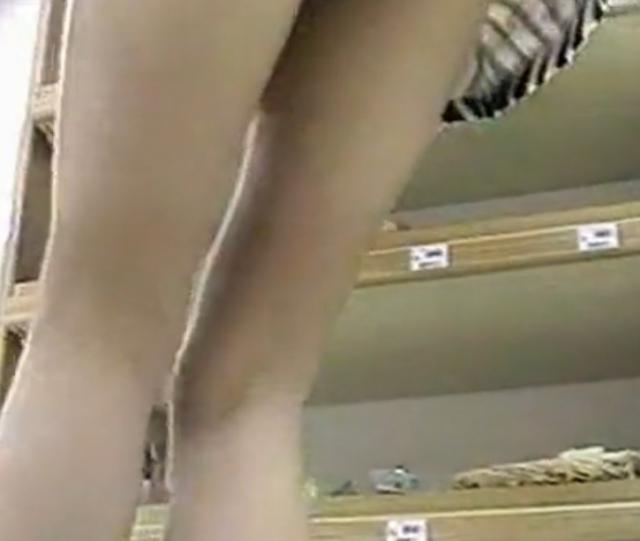 ハイヒールの美脚お姉さんをストーキング隠し撮りｗｗのサムネイル
