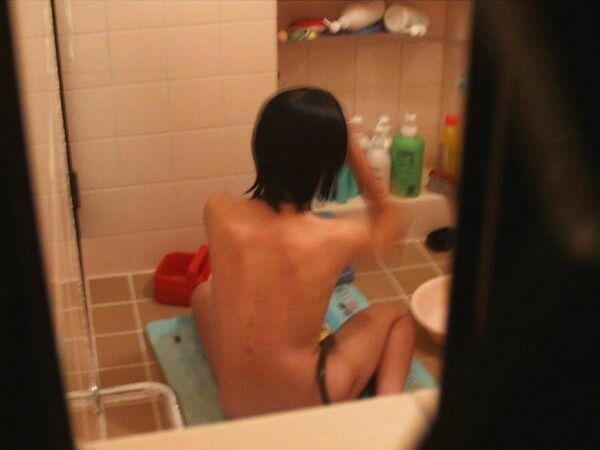 お風呂隠し撮りエロ画像195枚！撮られてる事さえわからず無防備な姿を晒すｗｗｗのサムネイル