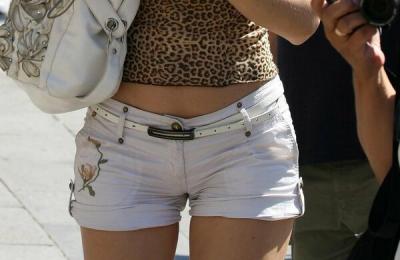 Yゾーンエロ画像15枚！服の上からでも女性のマンコが丸わかりｗｗｗのサムネイル画像