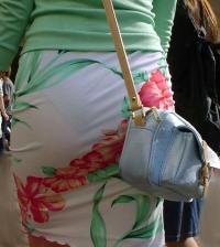 スケパン注意！！春の薄着でパンツが透けまくってる件ｗｗ