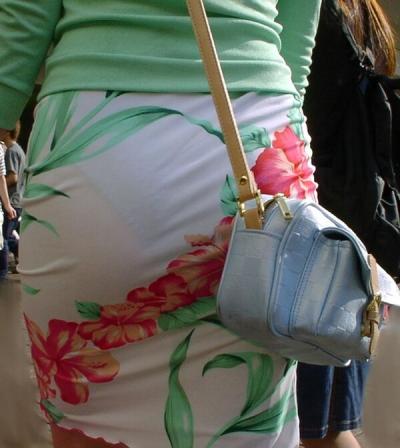 スケパン注意！！春の薄着でパンツが透けまくってる件ｗｗのサムネイル画像