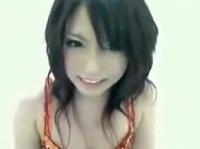 スタイル抜群のくびれ美女が生脱ぎで下着一枚に…