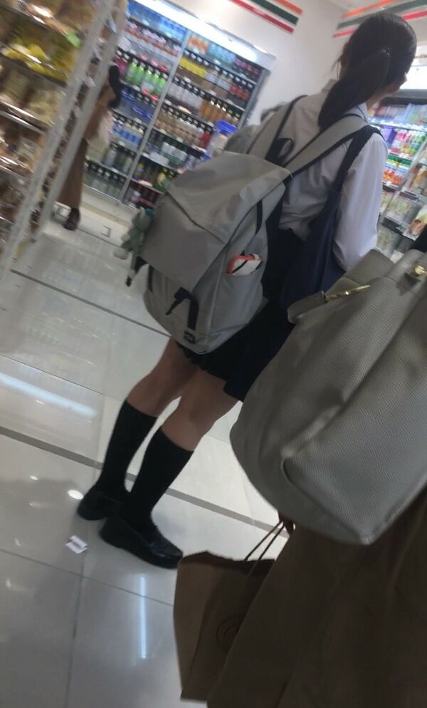 JK街撮りエロ 14枚目