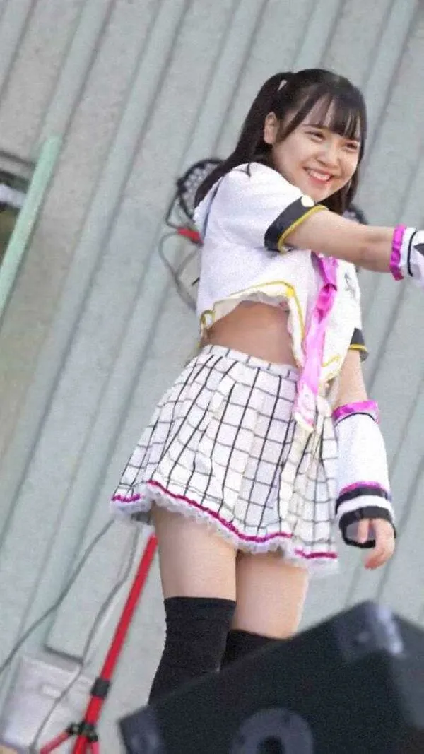 ダンス 胸チラ 4枚目