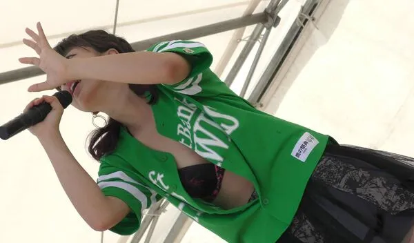 ダンス 胸チラ 24枚目