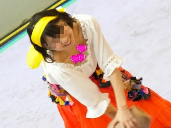 ダンス 胸チラ 34枚目