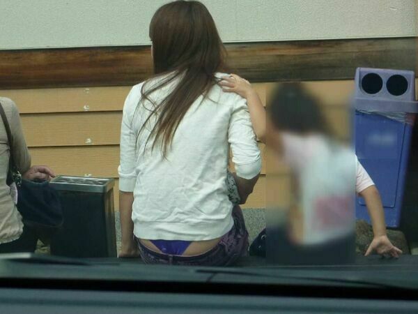 人妻パンチラエロ 18枚目