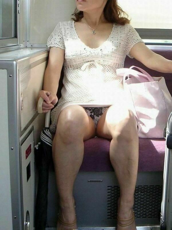 人妻パンチラエロ 28枚目